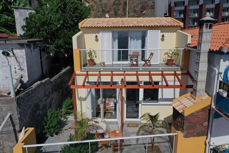 an aerial view of a house with a balcony at maktub sunset cottage in Paul do Mar