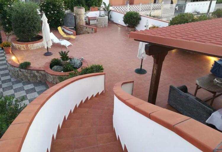 Vonkajšia záhrada v ubytovaní La casa di Clelia Torre colimena porto cesareo salento esclusiva 2 piani con 6 camere doppie 3 bagni posti auto terrazza giardino 5 minuti dal mare