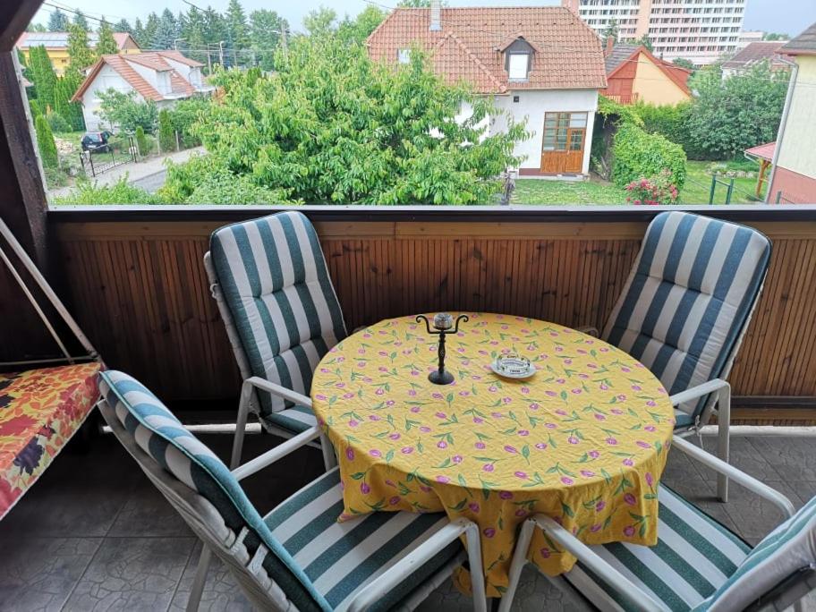 Balkón alebo terasa v ubytovaní Karos Centrál Apartmanház