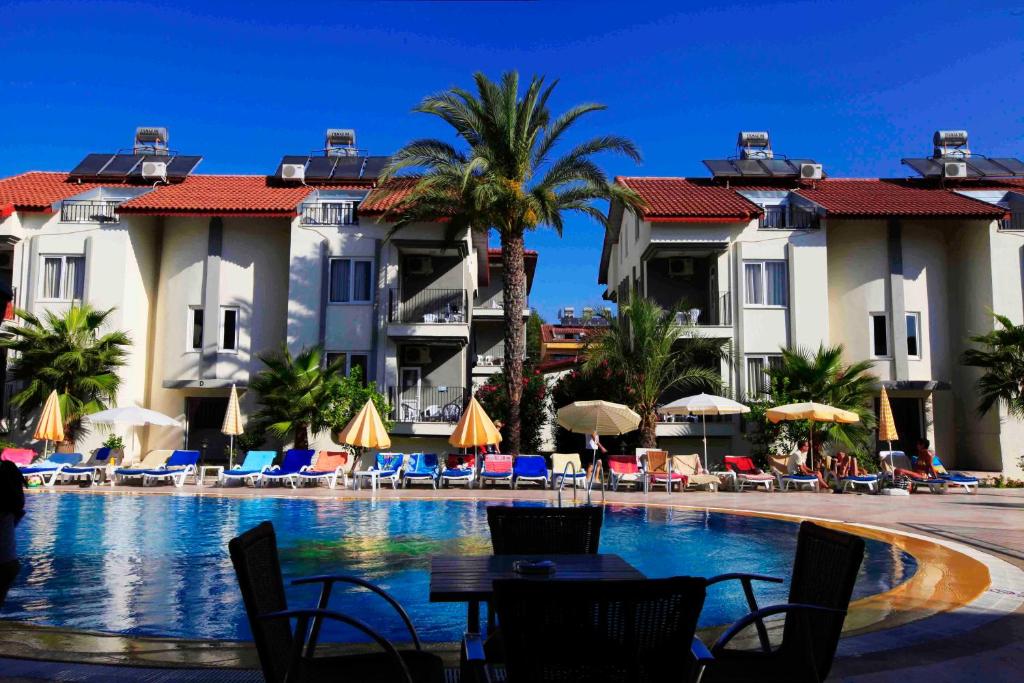 Bazén v ubytování Sunlight Garden Hotel nebo v jeho okolí
