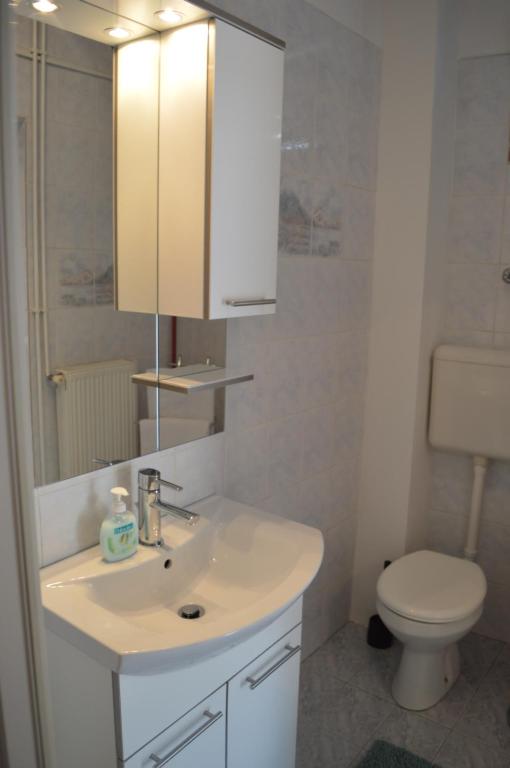 Łazienka w obiekcie Rooms & Apartments Kvasić