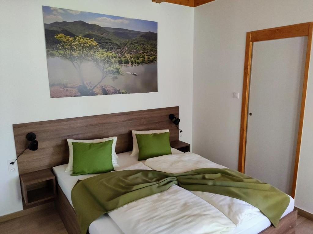 Postel nebo postele na pokoji v ubytování Kishíd Vendégház Pilismarót