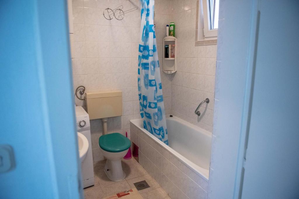 Un ba&ntilde;o de Apartman Peric