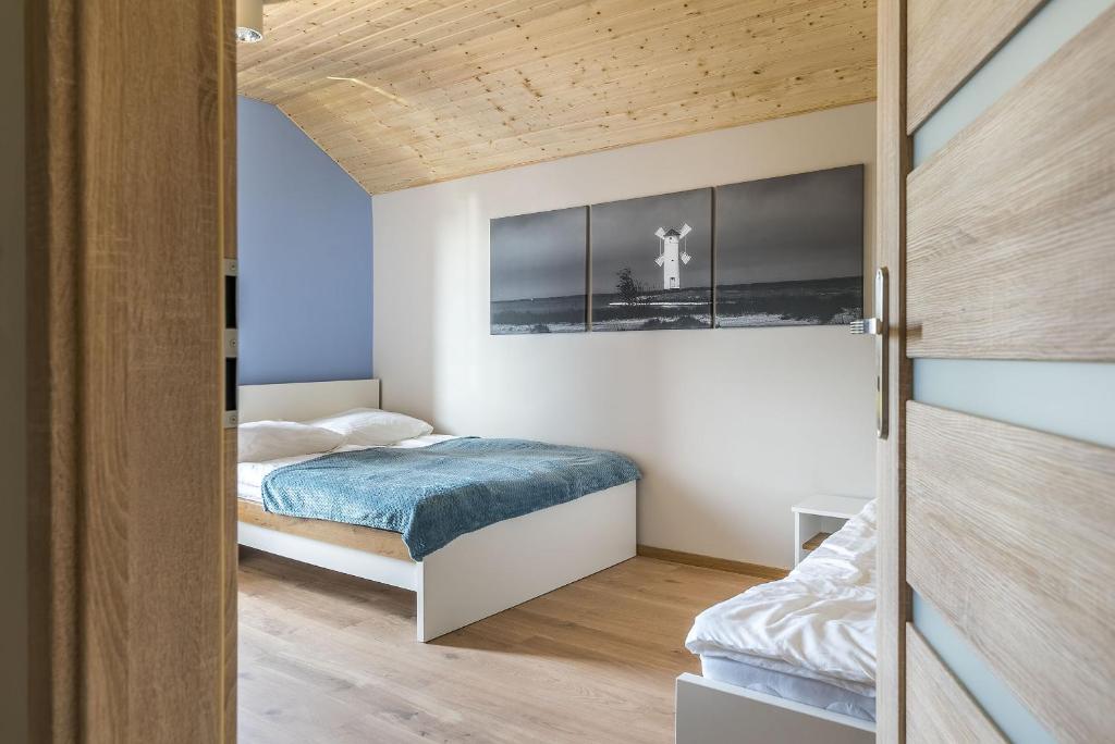 Posteľ alebo postele v izbe v ubytovaní Domki Złote Piaski Kryty Basen Sauna Jacuzzi