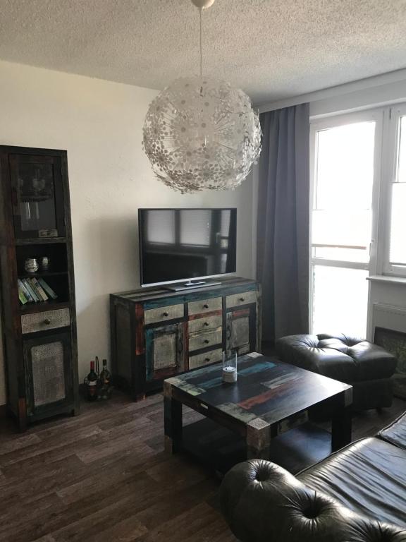 a living room with a coffee table and a television at Ferienwohnung Goa auf Usedom in Zinnowitz