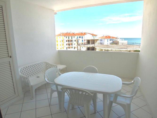 Balkon lub taras w obiekcie Appartamento su Residence Paradiso Azzurro