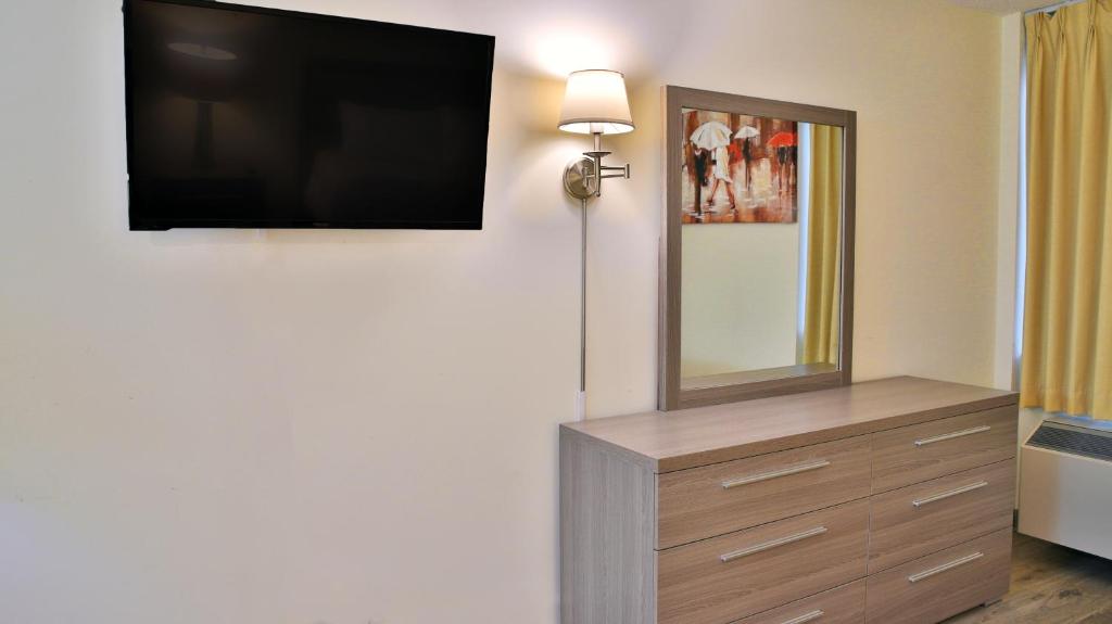 Diplomat Inn - Resim 35