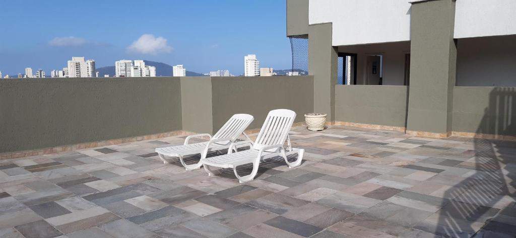  Apto com Piscina e Churrasqueira