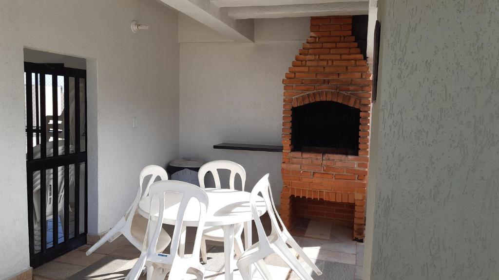  Apto com Piscina e Churrasqueira