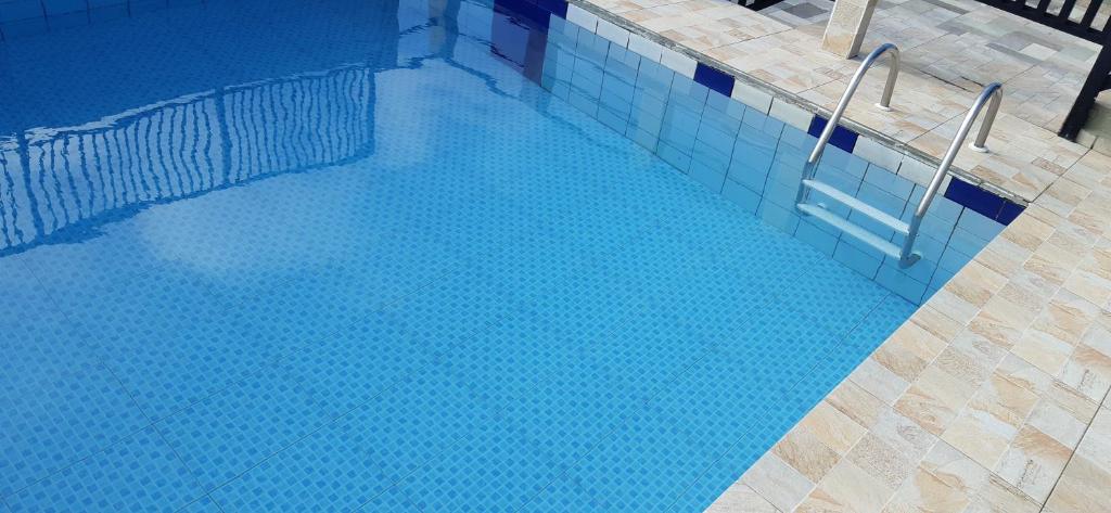  Apto com Piscina e Churrasqueira