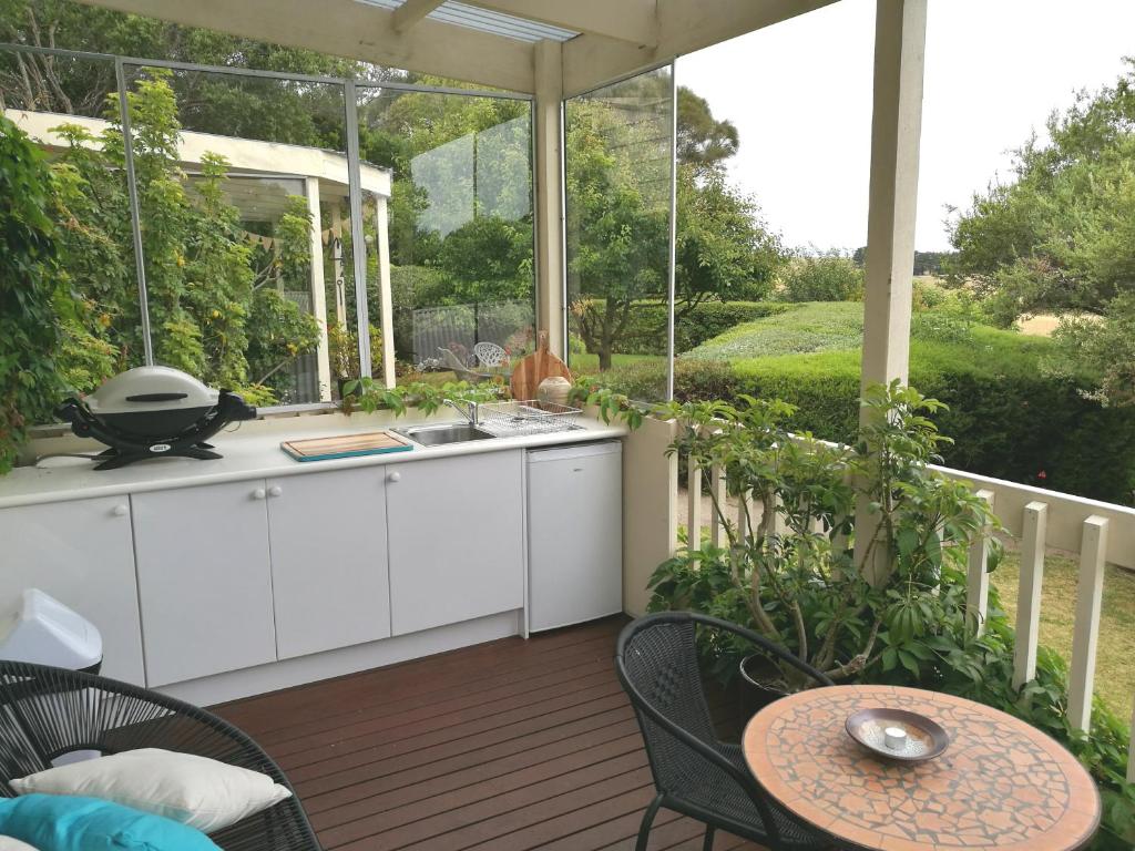Κήπος έξω από το The Potters Garden B&B