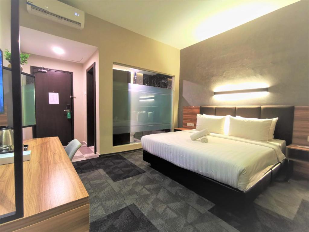 Postel nebo postele na pokoji v ubytování Prestigo Hotel - Johor Bharu