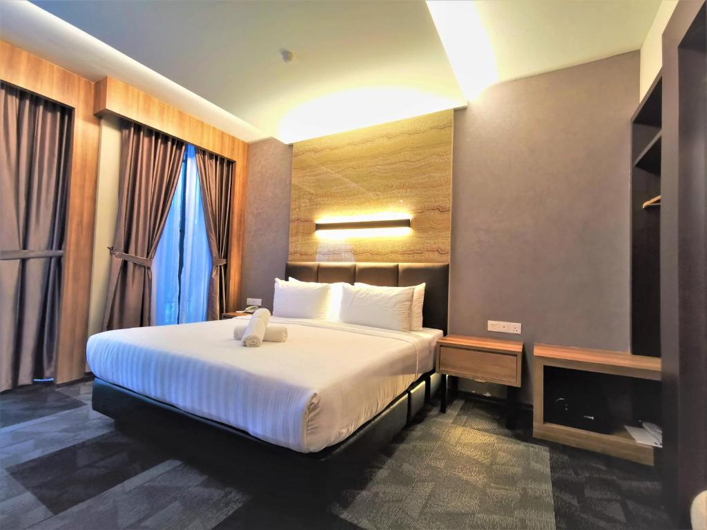 Postel nebo postele na pokoji v ubytování Prestigo Hotel - Johor Bharu