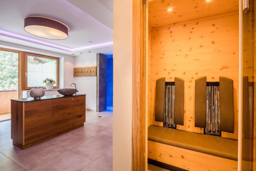 Příslušenství pro přípravu čaje a kávy v ubytování Hotel Englhof