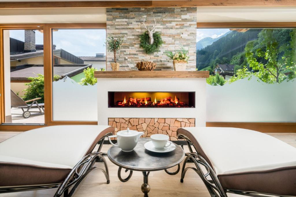 Nespecifikovaný výhled na hory nebo výhled na hory při pohledu z hotelu