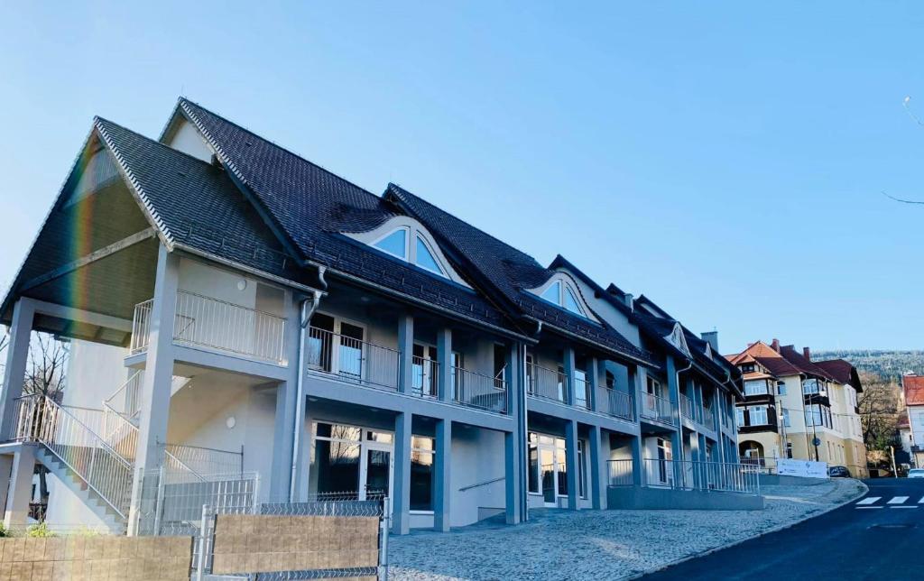Budynek, w którym mieści się apartament