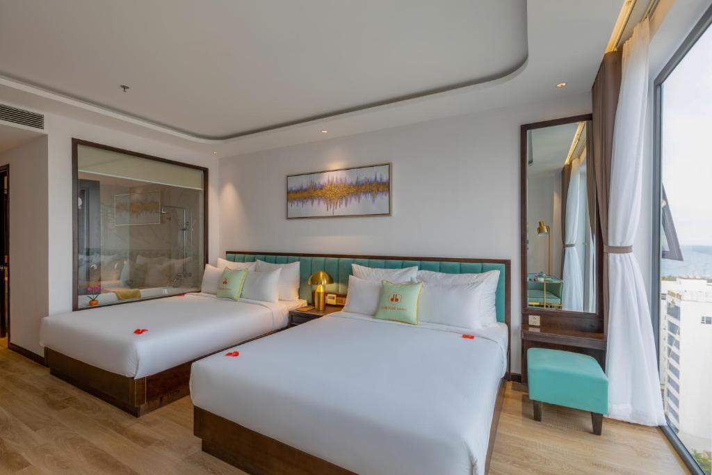 Postel nebo postele na pokoji v ubytování Cordial Grand Hotel Da Nang Beach - Infinity Rooftop Pool