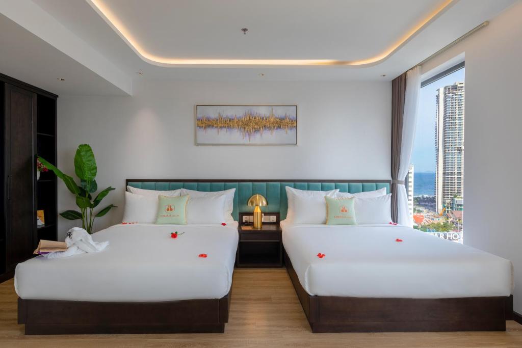 Postel nebo postele na pokoji v ubytování Cordial Grand Hotel Da Nang Beach - Infinity Rooftop Pool