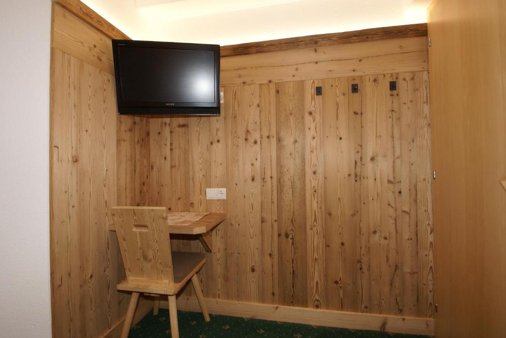 TV a/nebo společenská místnost v ubytování Ferienwohnung Bergheim