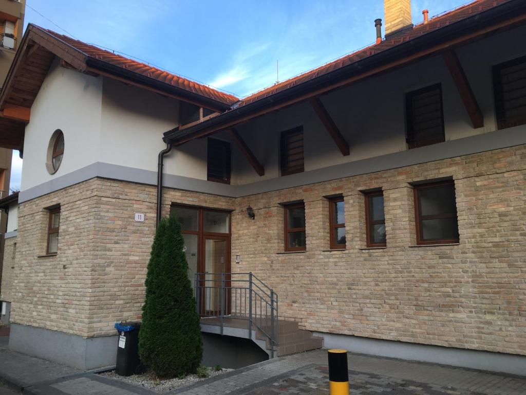 Budova, v ktorej sa apartmán nachádza