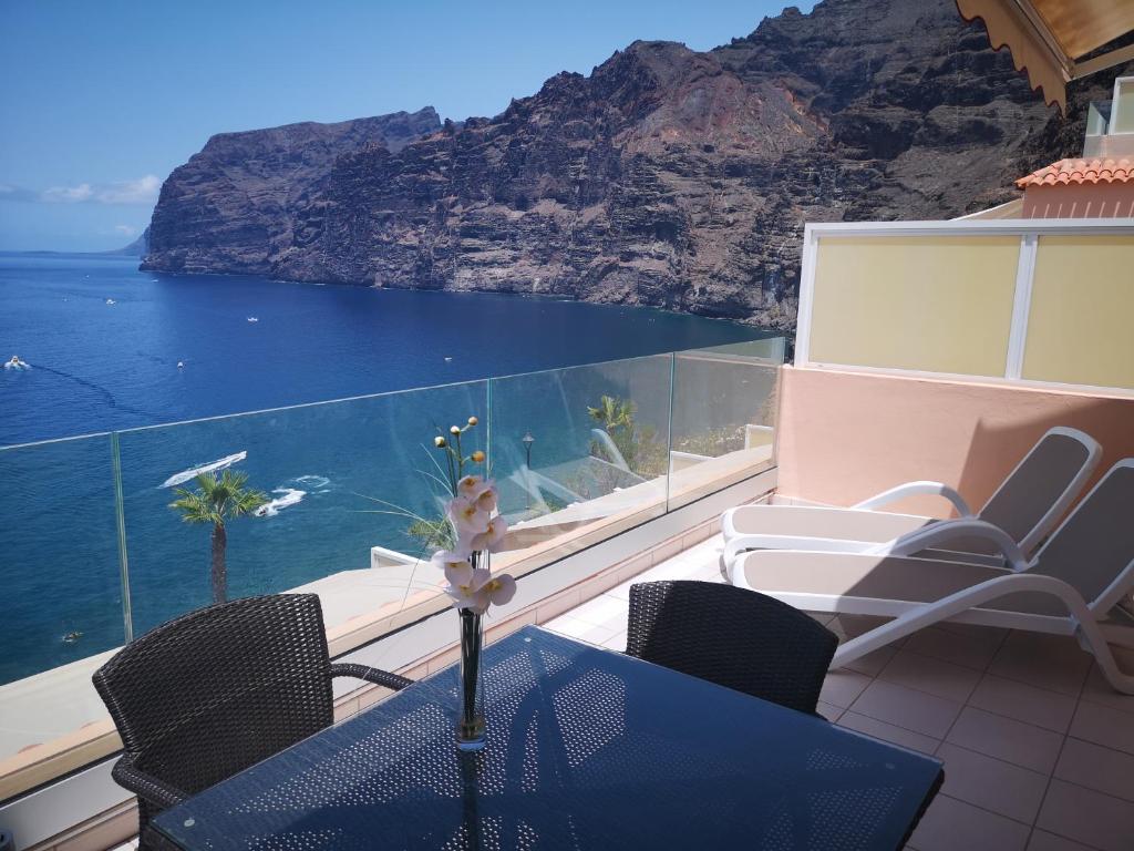 Magnificent Apt. with Sea View, Cliff & Marina - Apartamento De Un Dormitorio