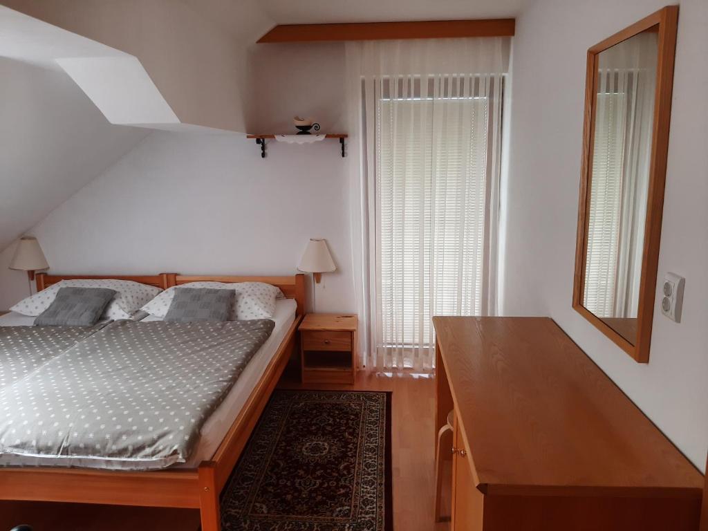 Postel nebo postele na pokoji v ubytování Apartma Vrh