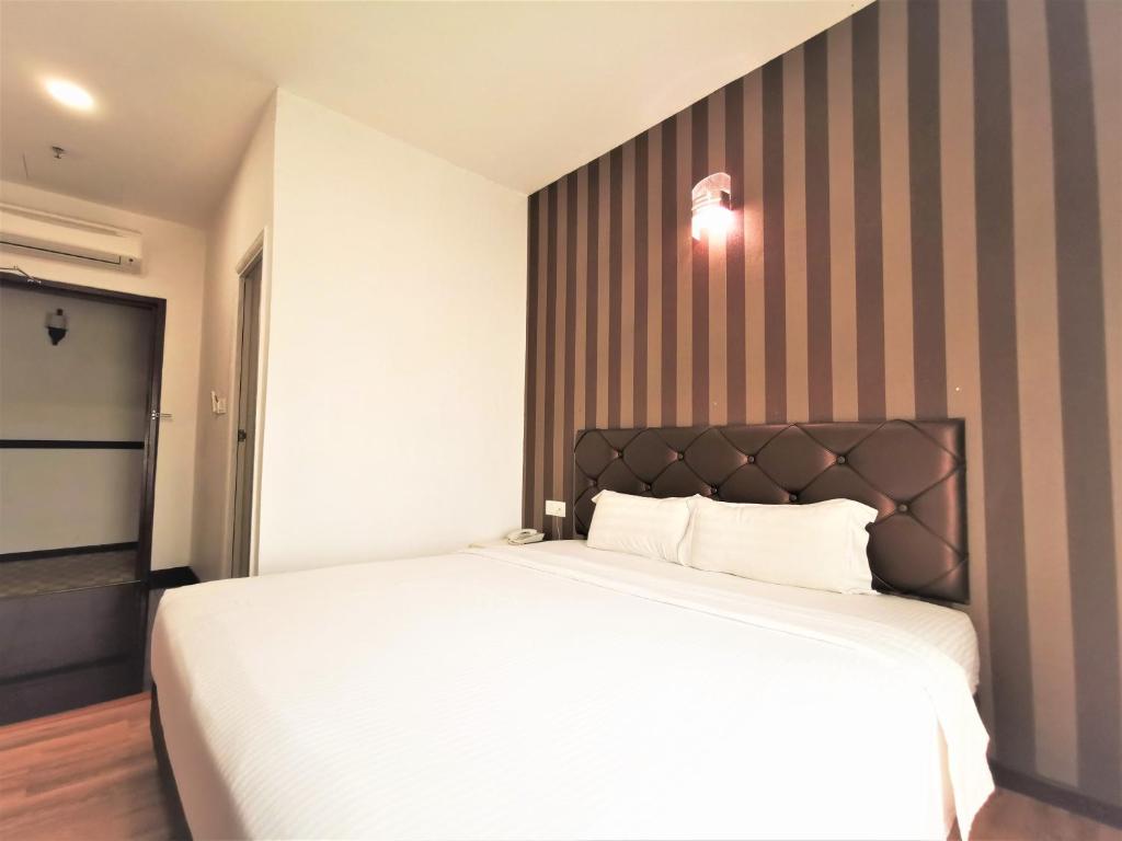Postel nebo postele na pokoji v ubytování Koho Hotel - Johor Bahru