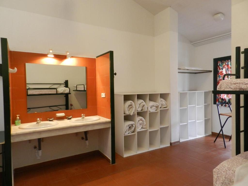 Hostel Layos, Toledo - Chambre Familiale Avec Salle De Bains Privative