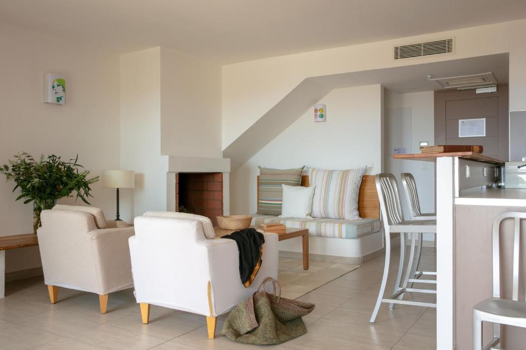 a living room with white chairs and a couch at Domaine Santa Giulia Palace in Porto-Vecchio