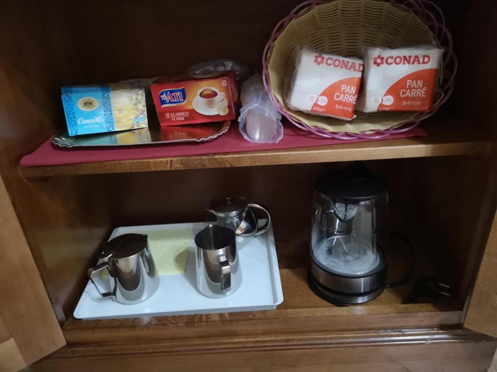 Příslušenství pro přípravu čaje a kávy v ubytování Guest house le grazie