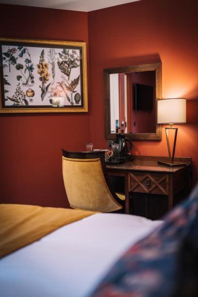 Letto o letti in una camera di Bridge House Hotel & Silver Howe View Cottage
