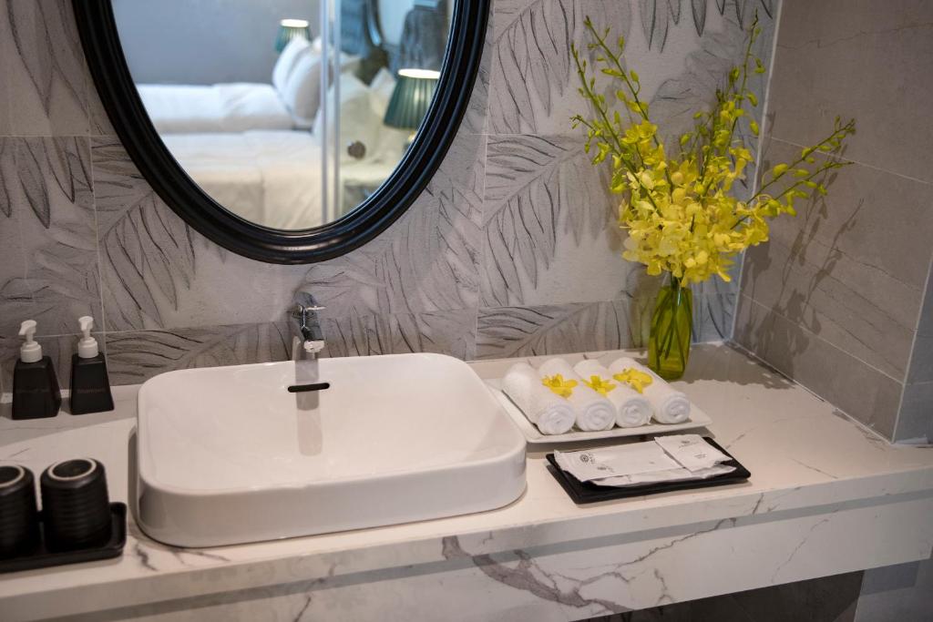 Ha Long Essence Hotel - 14