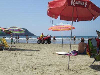  APARTAMENTO Vl GUILHERMINA 90 METROS DA PRAIA - AR CONDICIONADO !! !!!