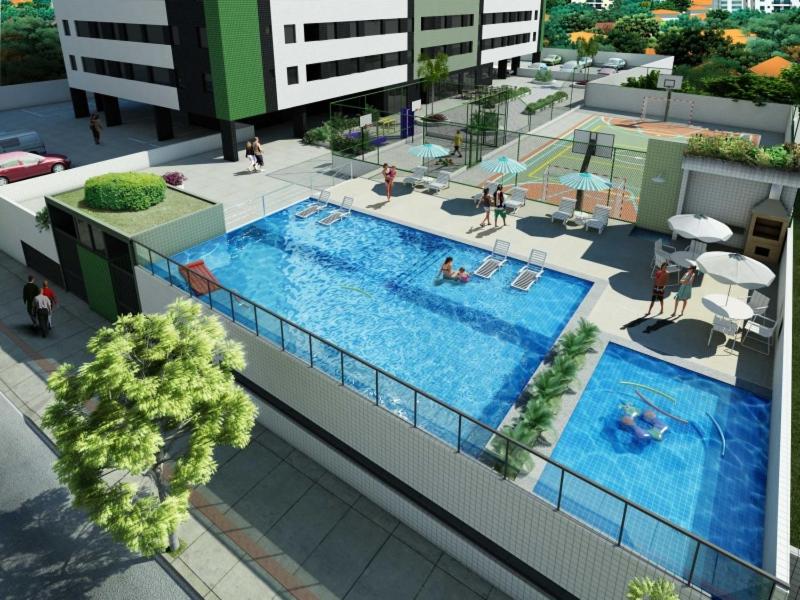 uma vista superior de uma piscina num edifício em Cobertura Panorâmica 20º andar - com Hidro-Spa aquecido em Maceió