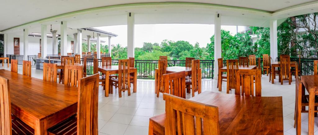 Restaurace v ubytování Four Points Resort - Anuradhapura