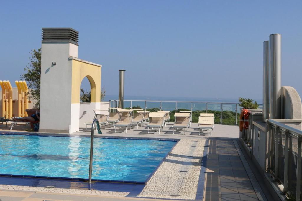 Bazén v ubytování Eraclea Palace Hotel 4 stelle S nebo v jeho okolí
