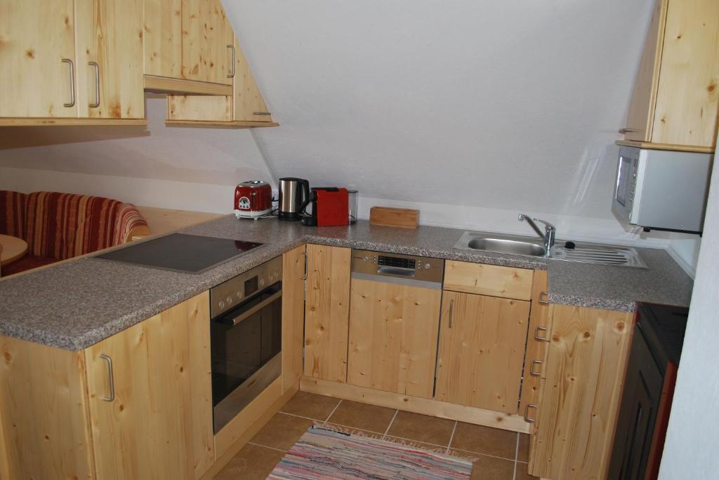 Kuchyň nebo kuchyňský kout v ubytování Ferienwohnung Zetzhirsch
