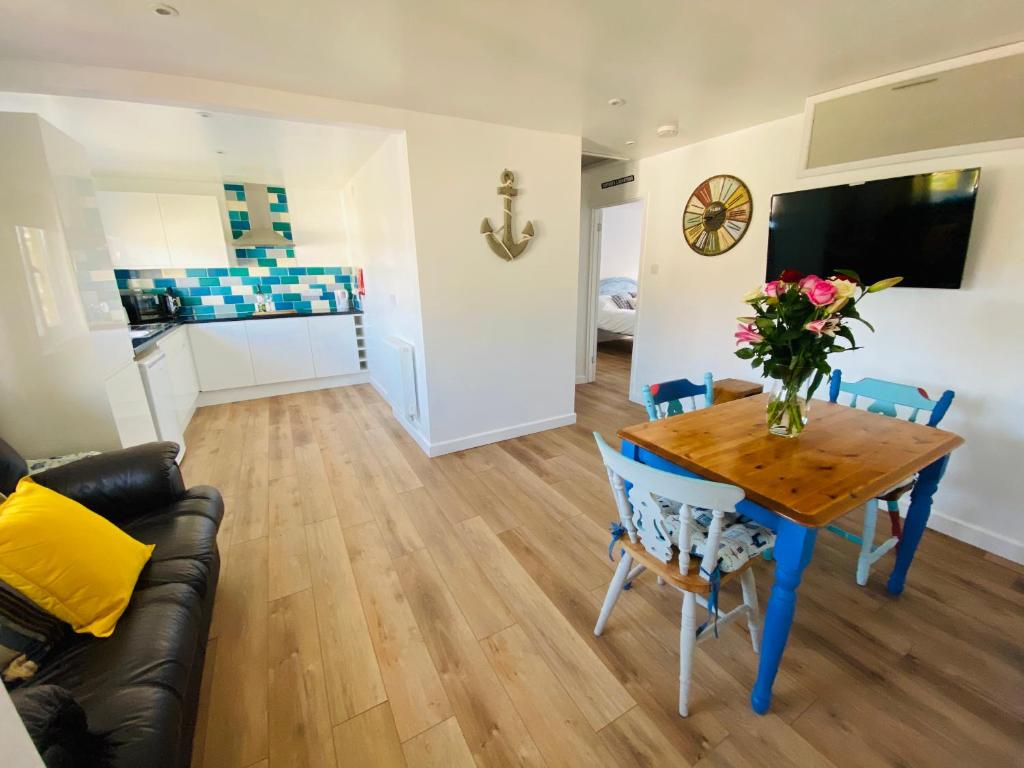 a living room with a table and a couch at Driftwood Seagrass in Par