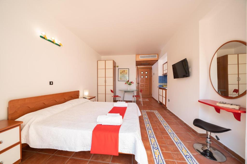 A bed or beds in a room at Felix Residence