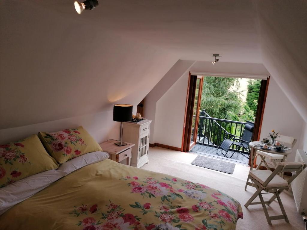 Canterra Cottage - 阳台的双人间