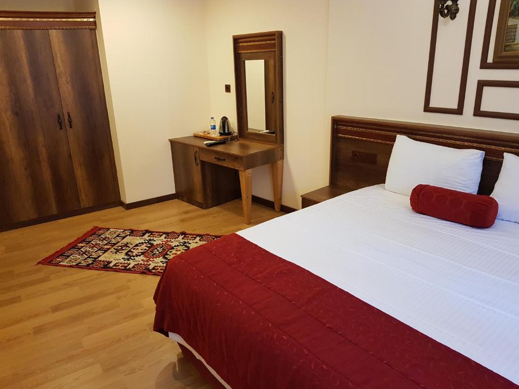 Postel nebo postele na pokoji v ubytování Kervansaray Canakkale Hotel - Special Category