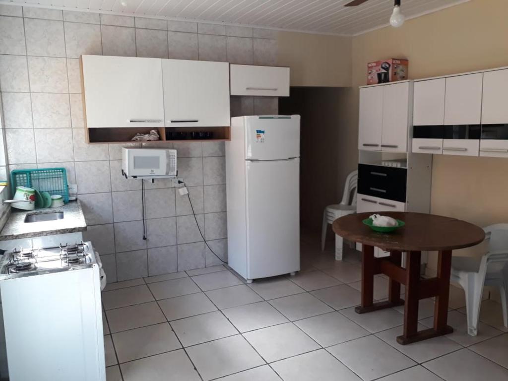  Casa Condomínio para até 8 pessoas 300m da praia