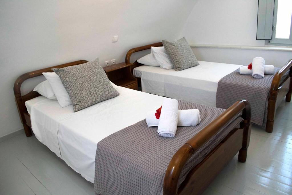 Uma cama ou camas num quarto em Pension George