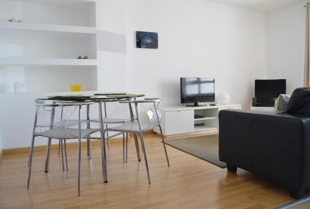Een TV en/of entertainmentcenter bij Cerca da Vitoria 2 Sesimbra
