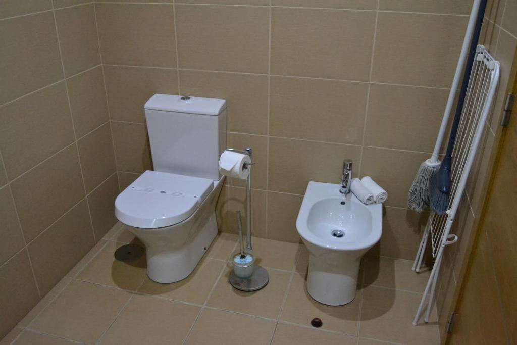 Een badkamer bij Cerca da Vitoria 2 Sesimbra