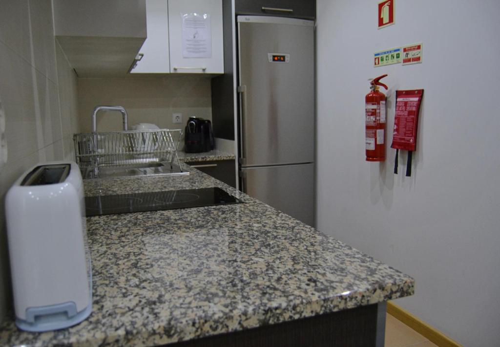 Een keuken of kitchenette bij Cerca da Vitoria 2 Sesimbra