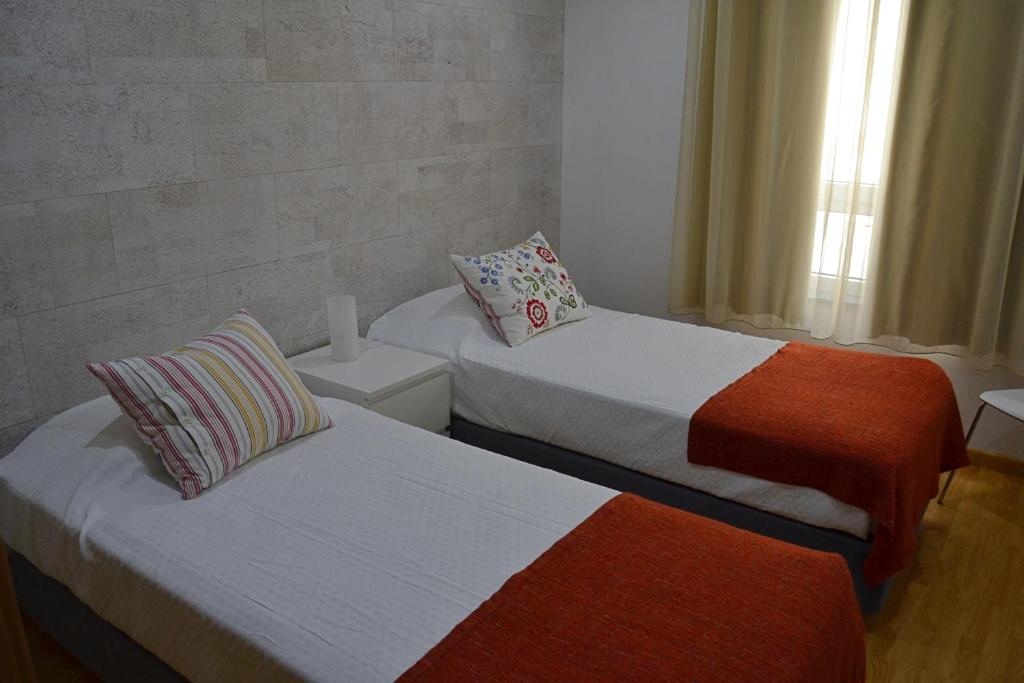 Een bed of bedden in een kamer bij Cerca da Vitoria 2 Sesimbra