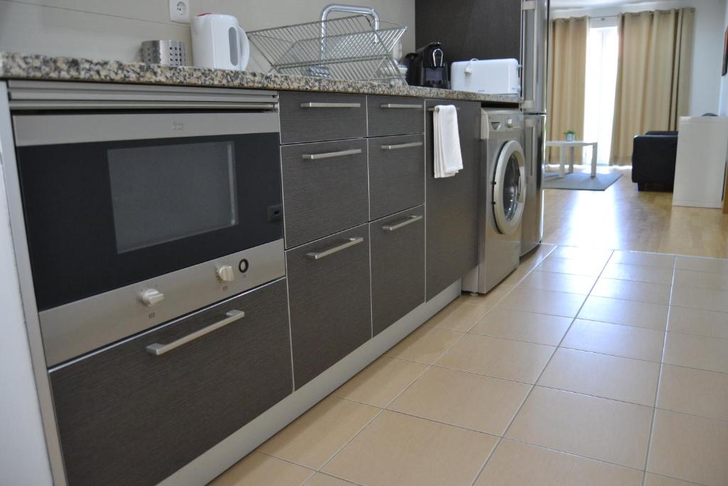 Een keuken of kitchenette bij Cerca da Vitoria 2 Sesimbra