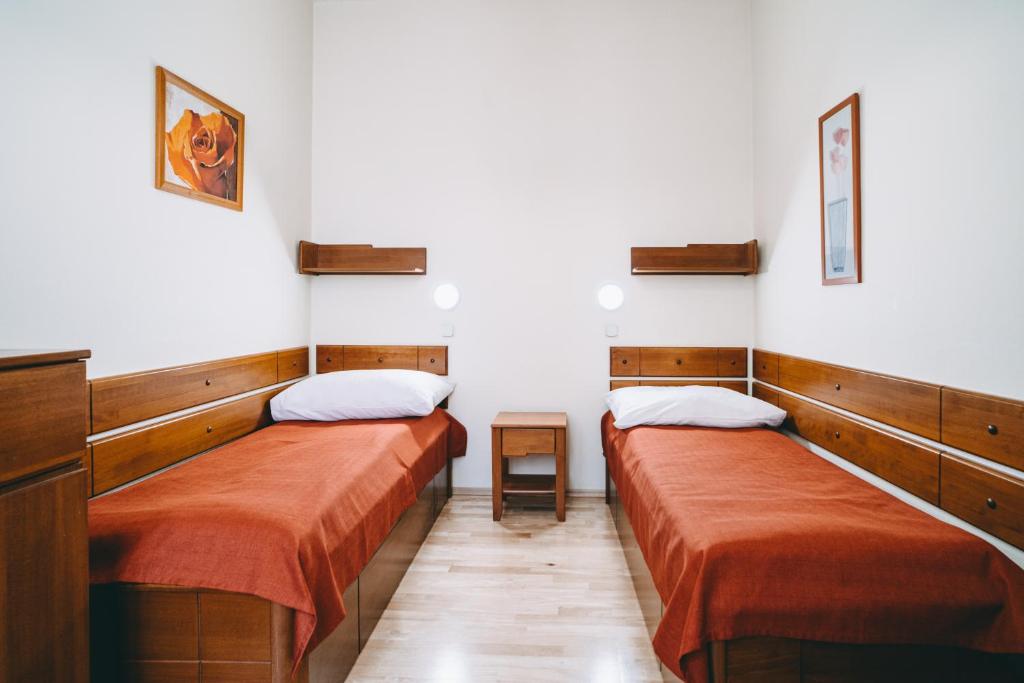Łóżko lub łóżka w pokoju w obiekcie Hotel Dar