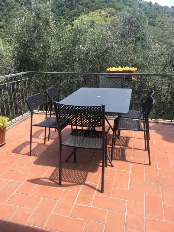 a table and chairs sitting on a patio at Appartamento il Giglio in Montale